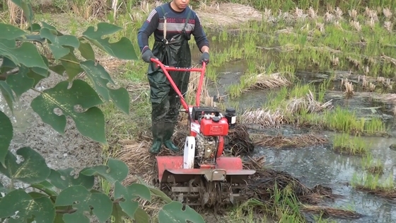 農業機器のための先進的な四輪駆動ガソリンエンジン農耕栽培機