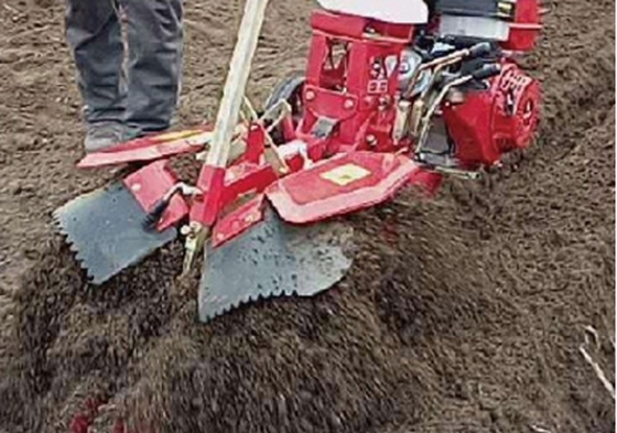 4輪駆動のシャーシ トレンチング雑草農場 最適な土壌栽培のための道具